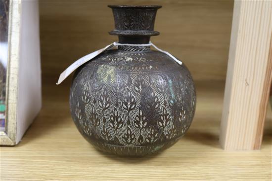 An Indian Mughal style bronze huqqa base, 18th/19th century height 16cm